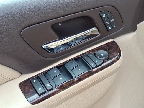 Used 2011 GMC Yukon Denali image 17