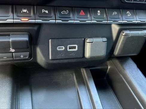 Used 2022 GMC Sierra 1500 SLT w/ SLT Premium Plus Package AWD/4WD image 17