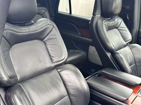 Used 2021 Lincoln Navigator Reserve image 16