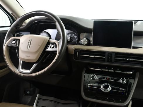 Used 2022 Lincoln Corsair AWD w/ Premium Package image 8