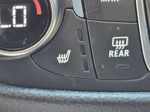 Used 2023 Chevrolet Equinox LT FWD image 28