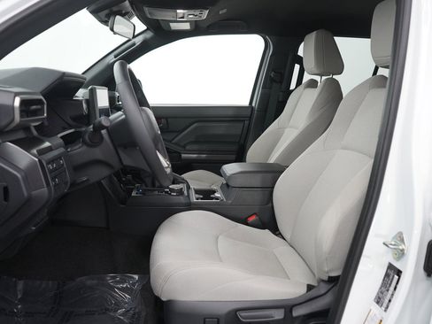 Used 2025 Toyota 4Runner SR5 image 16