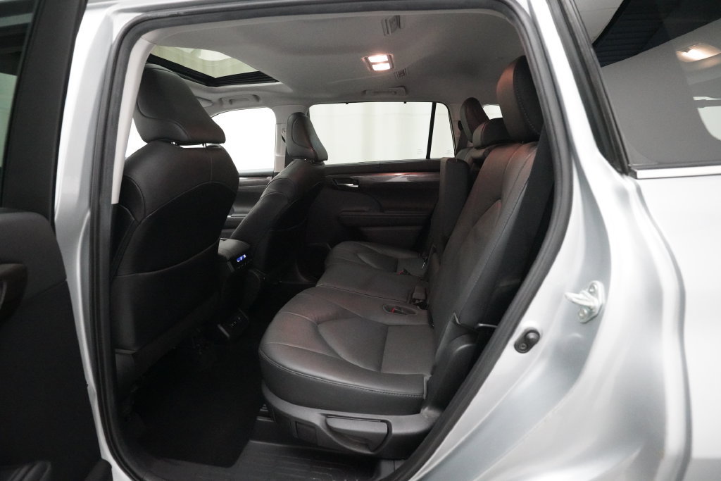 Used 2021 Toyota Highlander Limited AWD/4WD image 16