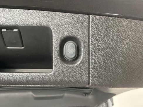 Used 2017 Chevrolet Tahoe Premier image 34