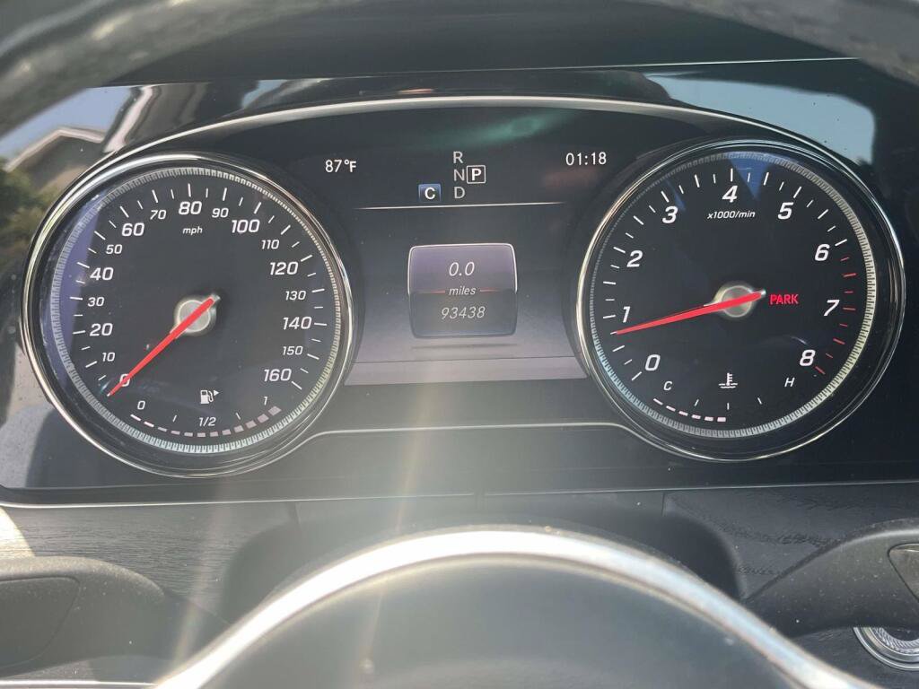 Used 2019 Mercedes-Benz E 300 4MATIC image 3