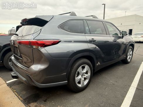 Used 2020 Toyota Highlander L image 4