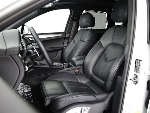 Certified 2026 Porsche Macan AWD/4WD image 5