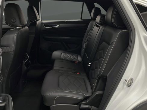 Used 2024 Volkswagen Atlas Cross Sport SE w/ Black Wheel Package image 22