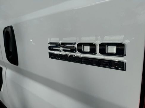 Used 2024 RAM ProMaster 2500 w/ Convenience Group image 12