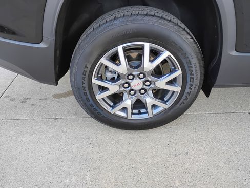 Used 2023 GMC Acadia SLT w/ LPO, Floor Liner Package FWD image 26