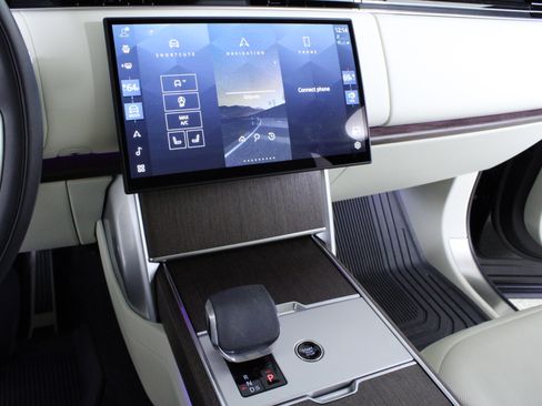 Used 2024 Land Rover Range Rover SE image 25