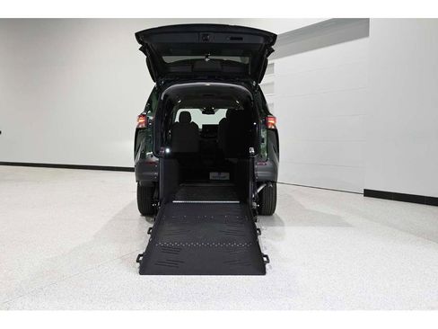 New 2026 Toyota Sienna LE image 18