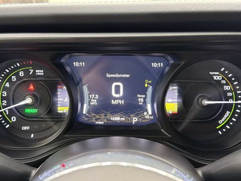 Used 2025 Jeep Wrangler Unlimited Sahara AWD/4WD image 28