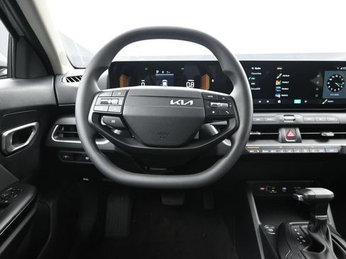 New 2026 Kia K4 FWD image 30
