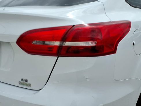 Used 2018 Ford Focus SE w/ SE Appearance Package FWD image 12
