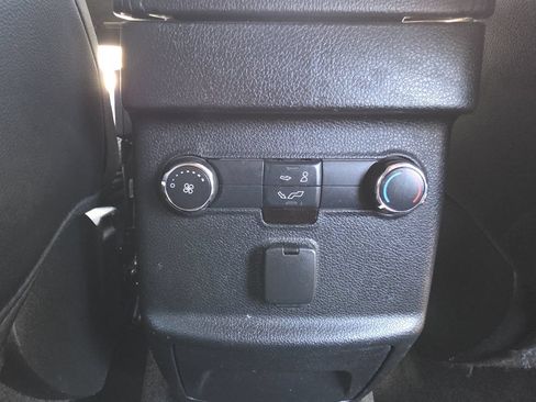 Used 2017 Ford Explorer XLT w/ Equipment Group 202A AWD/4WD image 27