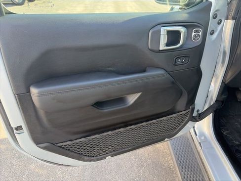 Used 2022 Jeep Wrangler Unlimited Sahara image 17