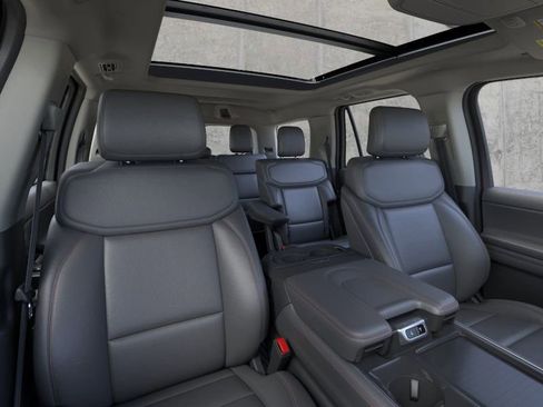 New 2025 Ford Expedition Active image 10