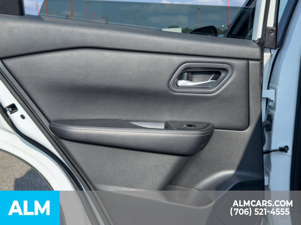 Used 2024 Nissan Rogue SV FWD image 11