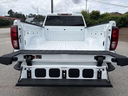 New 2026 GMC Sierra 2500 SLE w/ Preferred Package AWD/4WD image 18