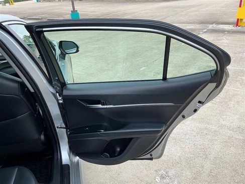 Used 2018 Toyota Camry SE FWD image 37