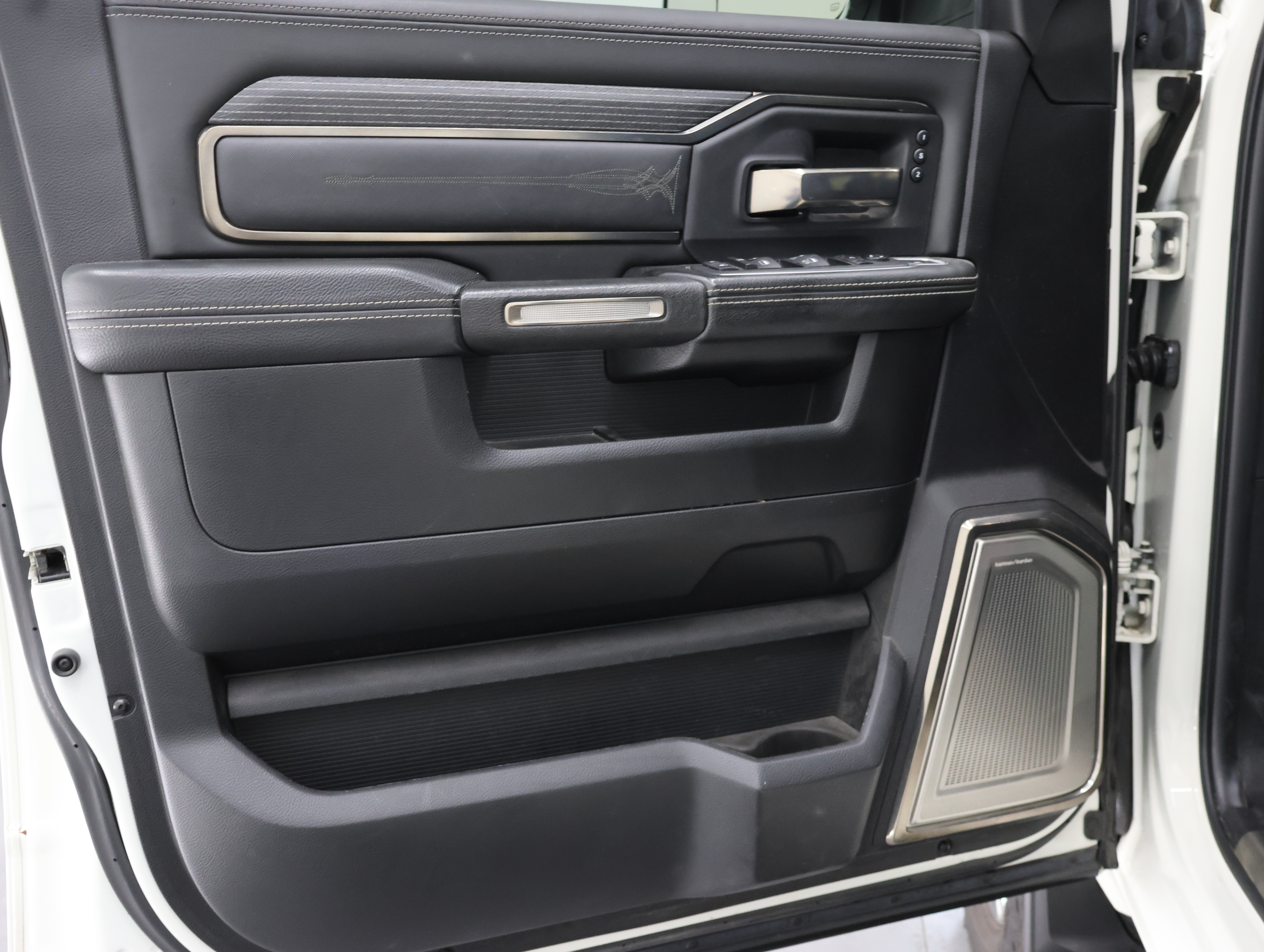Used 2019 RAM 2500 Limited AWD/4WD image 45