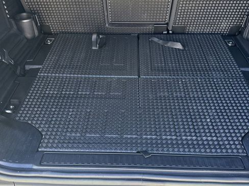 Used 2023 Land Rover Defender 110 S image 44