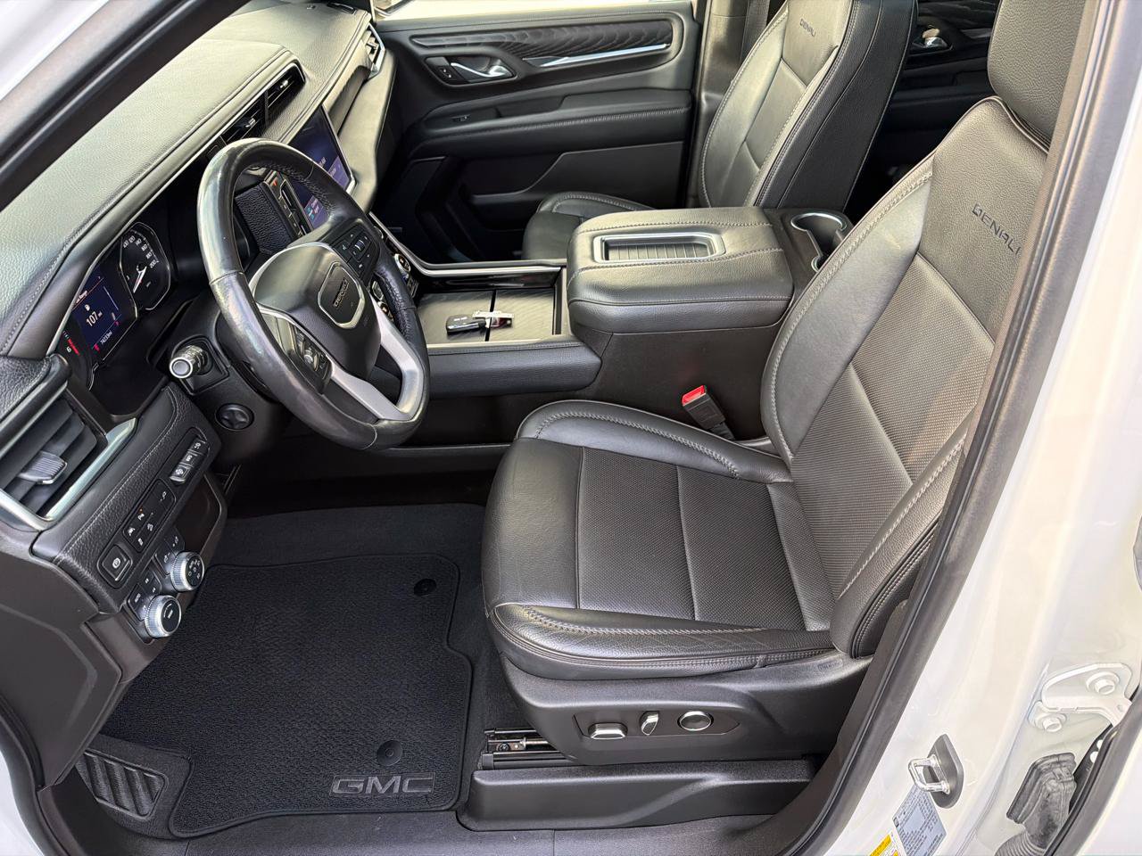 Used 2021 GMC Yukon Denali AWD/4WD image 9