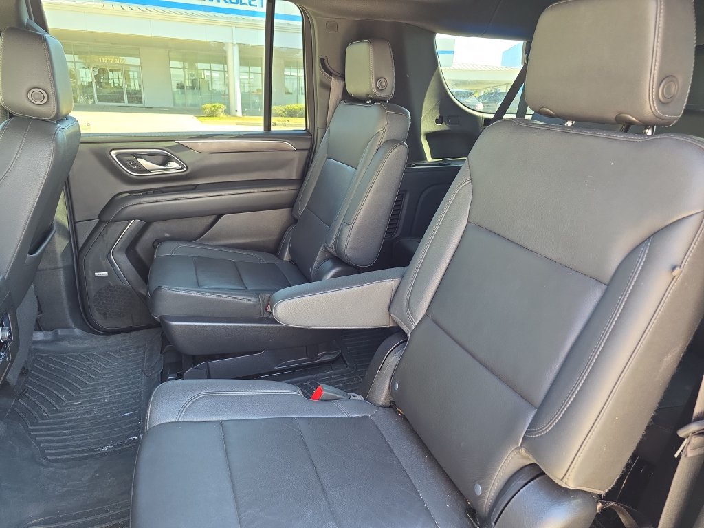 Used 2022 Chevrolet Suburban LT w/ LT Signature Plus Package RWD image 19