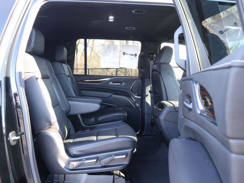 Used 2024 Cadillac Escalade ESV Luxury image 51