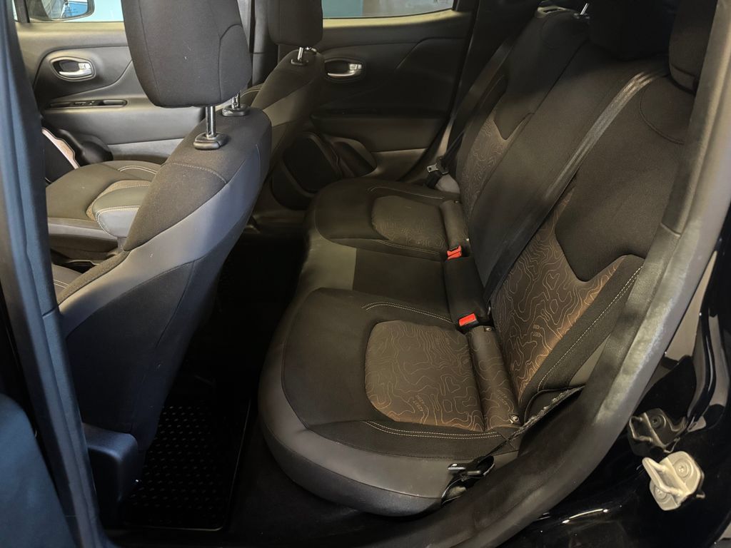 Used 2023 Jeep Renegade Latitude AWD/4WD image 21
