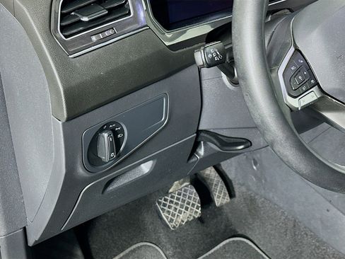 Used 2023 Volkswagen Tiguan SE image 16