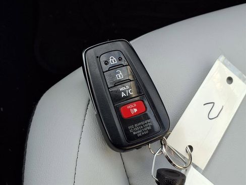 Used 2018 Toyota Prius Prime Advanced image 15