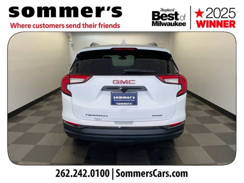 Used 2024 GMC Terrain SLT w/ Elevation Edition AWD/4WD image 4