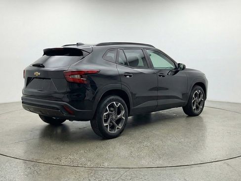 Used 2025 Chevrolet Trax LT w/ LT Convenience Package image 7