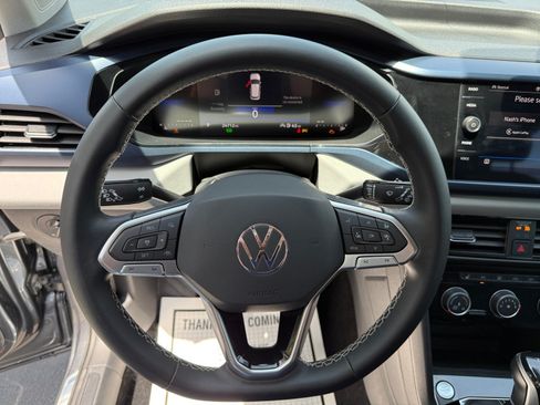 Used 2023 Volkswagen Taos SE AWD/4WD image 12