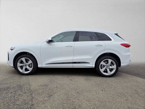 Certified 2025 Audi Q5 Premium w/ Premium Plus AWD/4WD image 12
