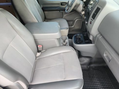 Used 2018 Nissan NV 2500 SV RWD image 13