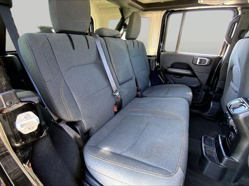 Used 2024 Jeep Wrangler Unlimited Sahara AWD/4WD image 19