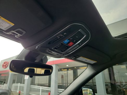 Used 2023 Jeep Grand Cherokee L Laredo image 30