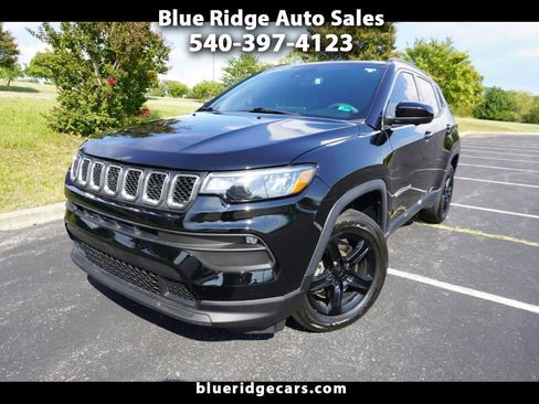 Used 2023 Jeep Compass Latitude w/ Convenience Group AWD/4WD image 1