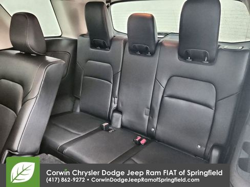 Used 2025 Nissan Pathfinder SL image 32