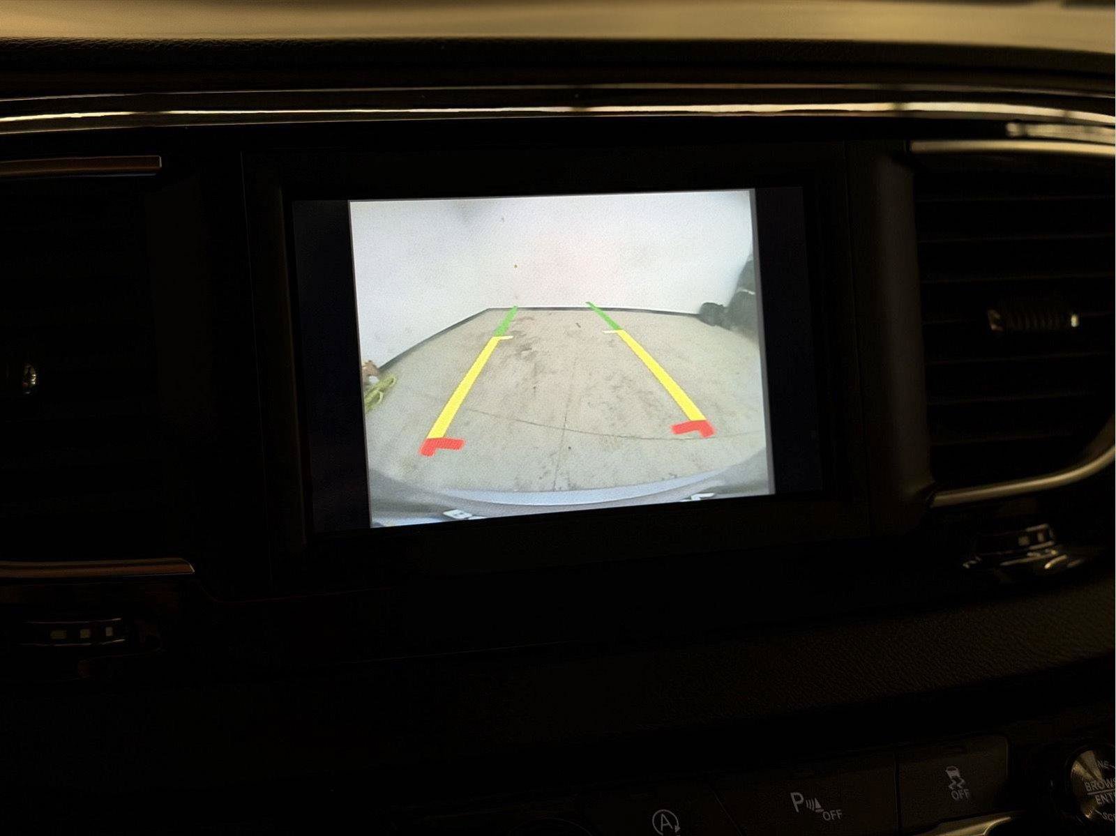 Used 2018 Chrysler Pacifica Touring-L FWD image 37