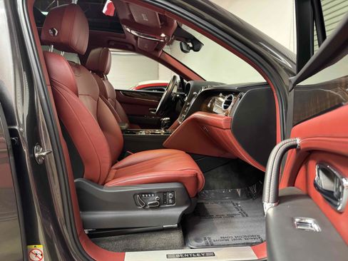 Used 2018 Bentley Bentayga AWD/4WD image 46