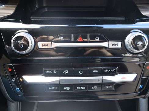 Used 2022 Ford Explorer Limited w/ Equipment Group 301A image 11