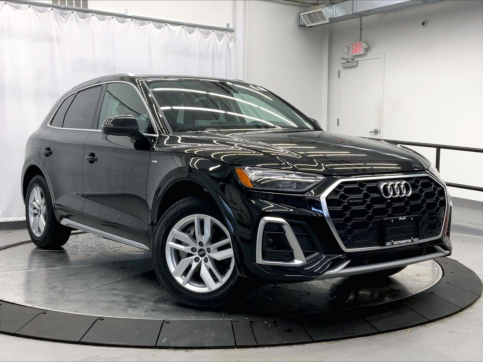 Certified 2023 Audi Q5 2.0T Premium w/ Convenience Package AWD/4WD image 1