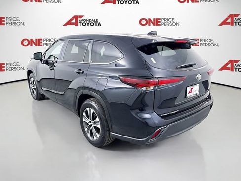 Certified 2025 Toyota Highlander XLE FWD image 6