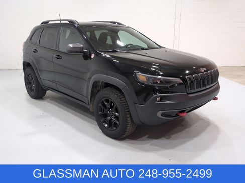 Used 2019 Jeep Cherokee Trailhawk w/ Cold Weather Group AWD/4WD image 1