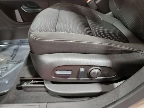 Certified 2023 GMC Acadia SLE w/ Driver Convenience Package image 13