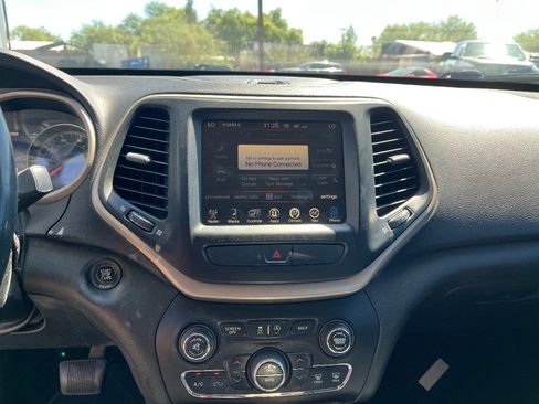 Used 2015 Jeep Cherokee Limited AWD/4WD image 9